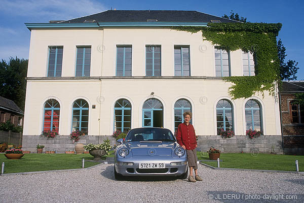 villa et voiture de sport - villa and sportscar